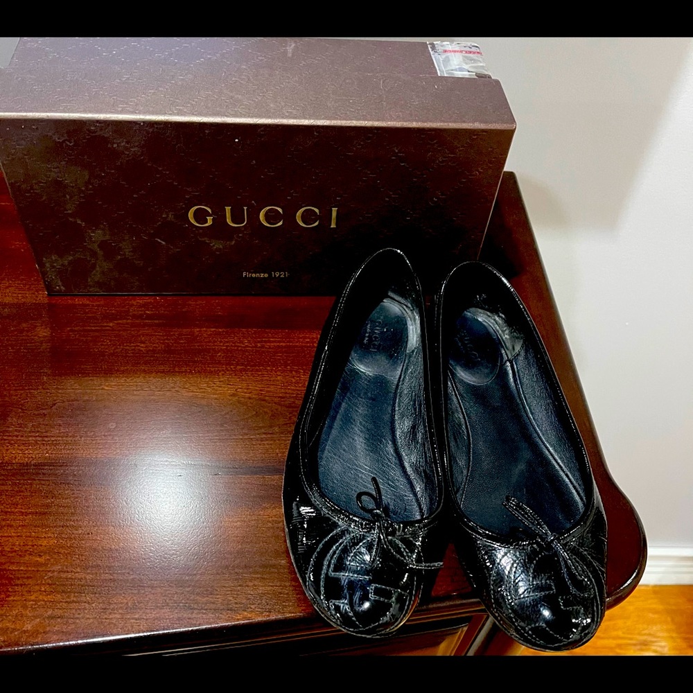 Authentic Gucci flat shoes in black